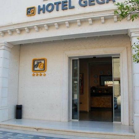 בראט Hotel Gega מראה חיצוני תמונה