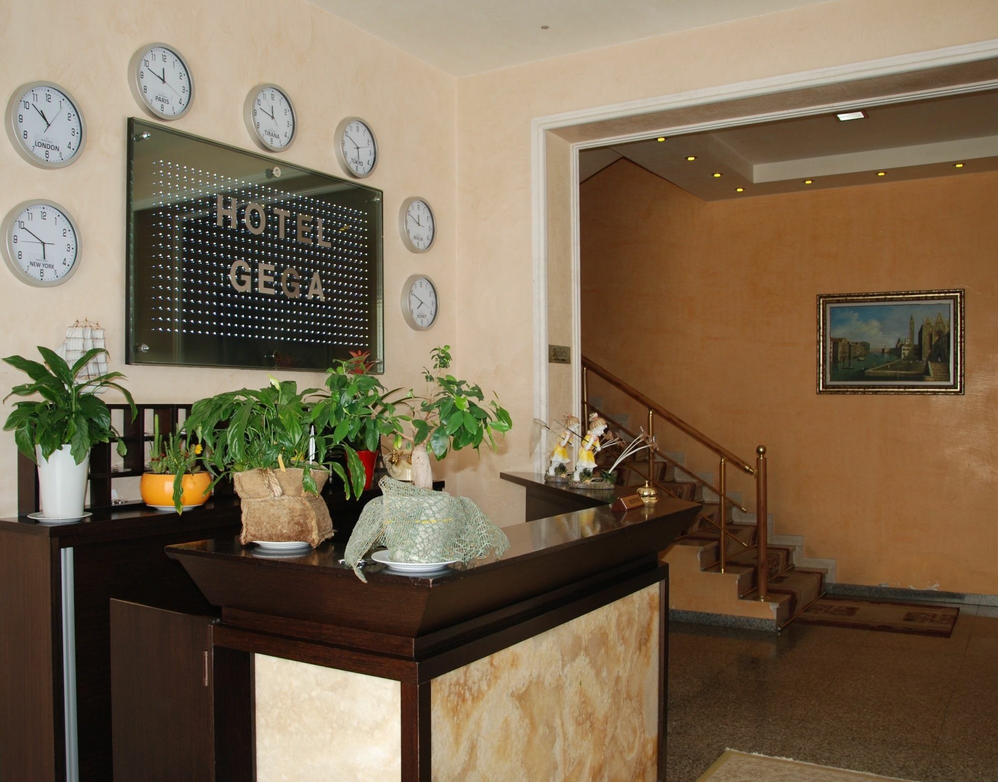 בראט Hotel Gega מראה חיצוני תמונה